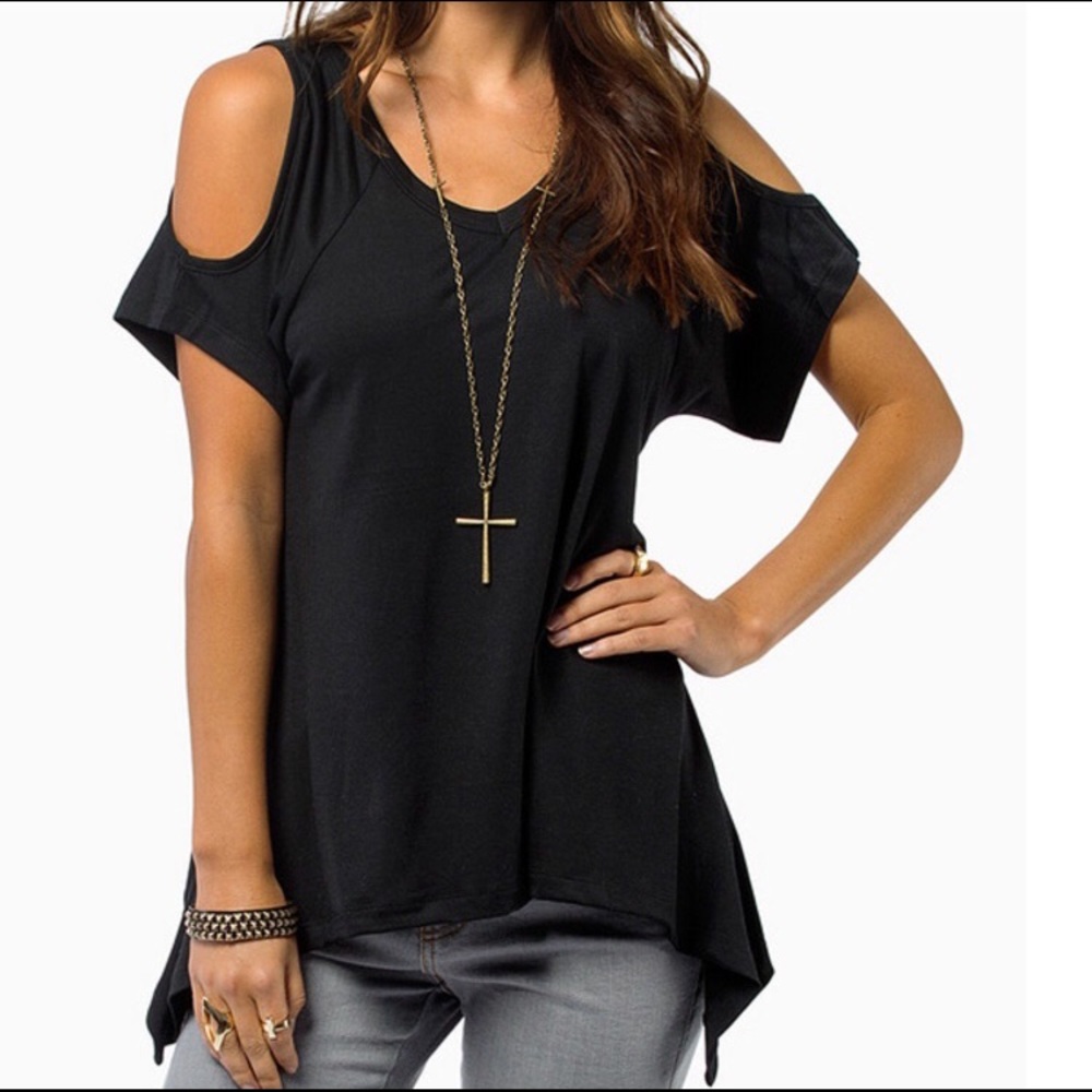 Cute top, with cold shoulder sleeves
